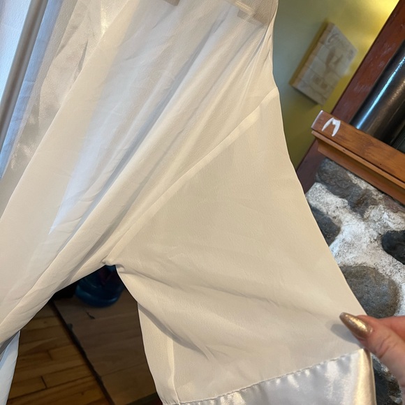 🌸Womans sheer & satin robe🌸 3/$25 Spring clearance sale - Picture 4 of 8